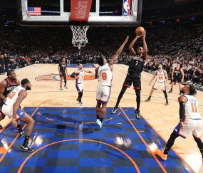 杜兰特空砍30分 唐斯25分尼克斯战胜火箭