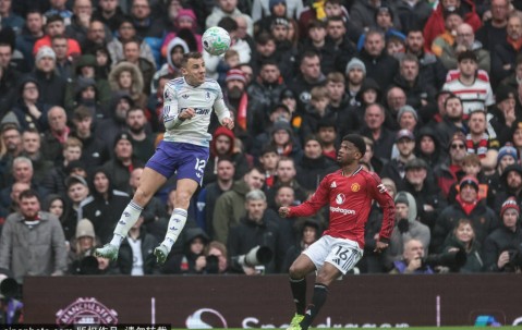 英超玫瑰德比烽烟再起：曼联主场迎战利兹联，欧冠与保级之战一触即发！