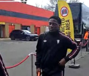 曝曼联新帝星愿降低续约周薪要求！拉爵不置可否，其地位仍需考验